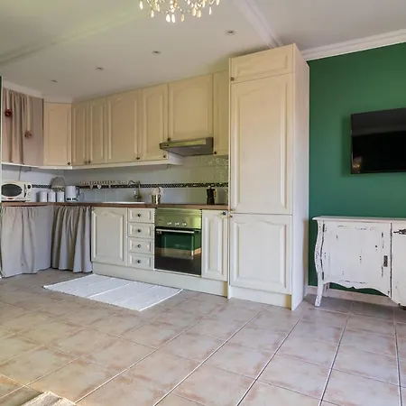 Cozy 2 Bedroom With Ocean View And Heated Swimming Pool
